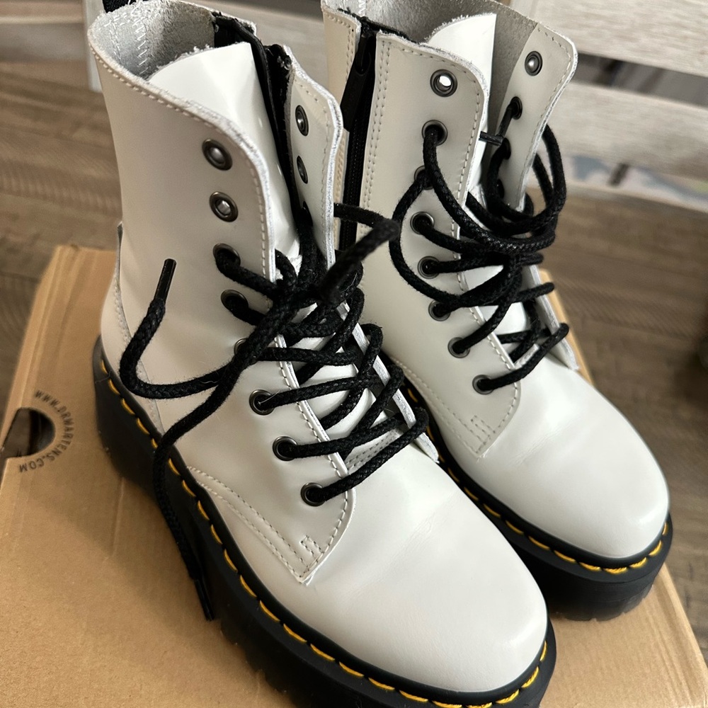 Doc Martens White size 6 platform Brand new never got the chance to wear! - Picture 3 of 7